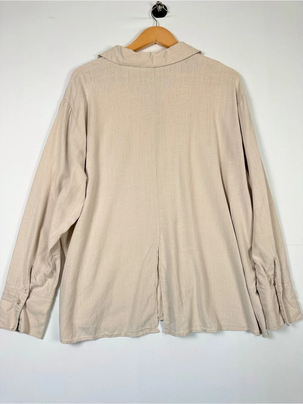 Title H&M Divided Linen Blend Button Up Shirt Beige Oversized Pocket Blouse Size - Picture 5 of 6